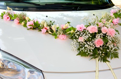 Comment mettre un ruban sur votre voiture de mariage ?